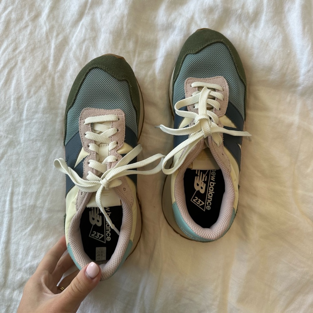 New Balance 237
